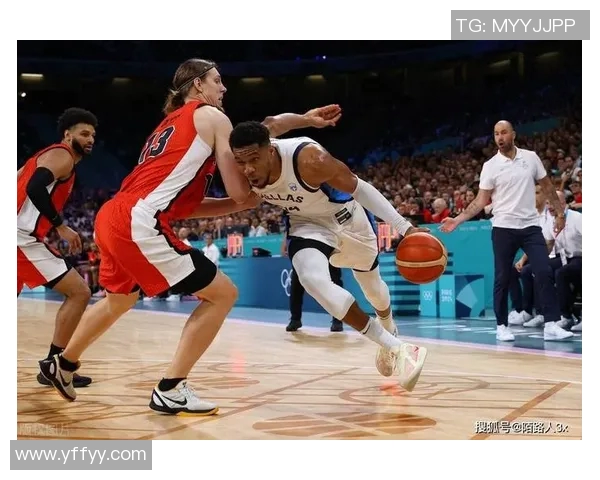 字母哥赛后眼含泪水回望球场这一刻感动全场展现不屈精神